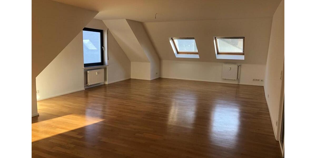 Dachgeschoßwohnung Hermeskeil - 4 Zimmer, 95 m&sup2;, 690&euro; | Angebot:25234826