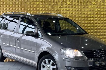 VW Touran 216.590 km 5.250 € Eningen unter Achalm 72800