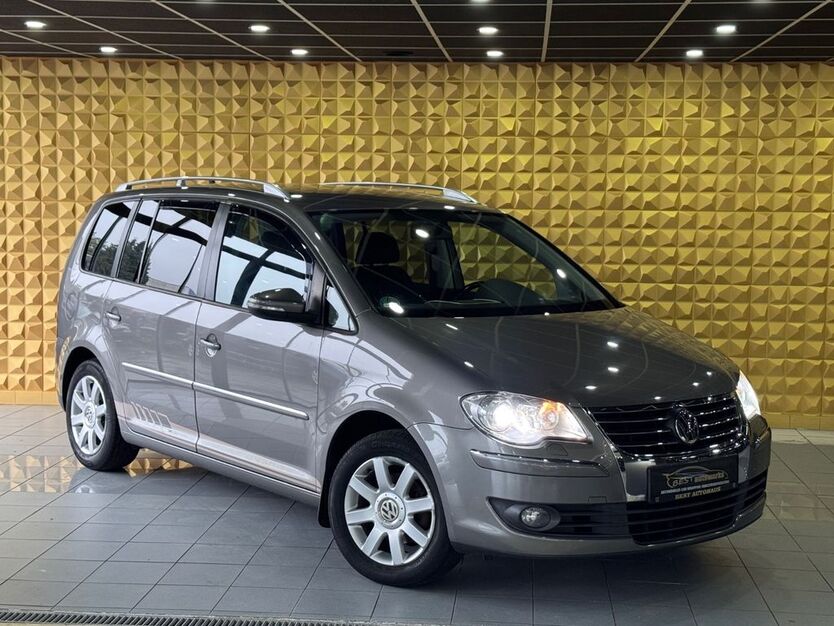 VW Touran 216.590 km 5.250 € Eningen unter Achalm 72800