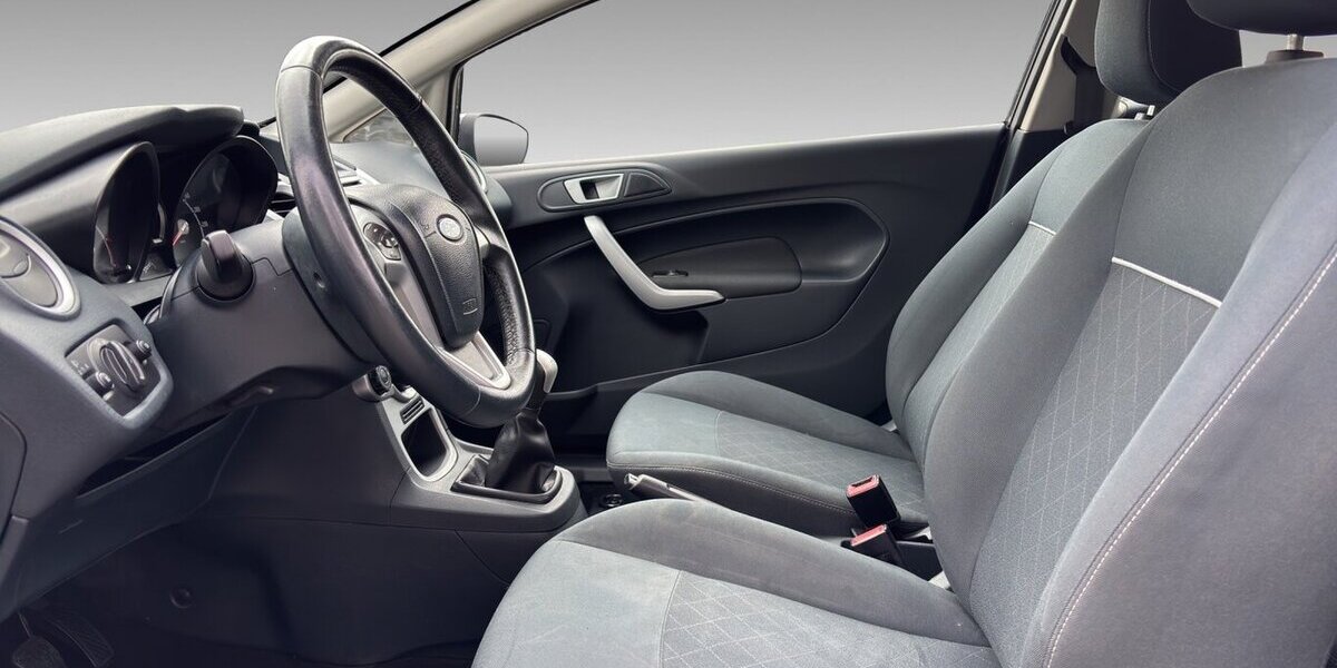 Ford Fiesta Champions Edition Klima Radio 180.817 km 2.200 &euro; Wuppertal 42327