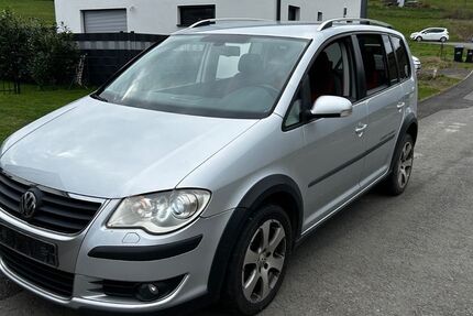VW Touran 363.000 km 2.599 &euro; Immerath 54552
