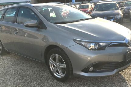 Toyota Auris 181.000 km 7.899 &euro; Bonn 53227
