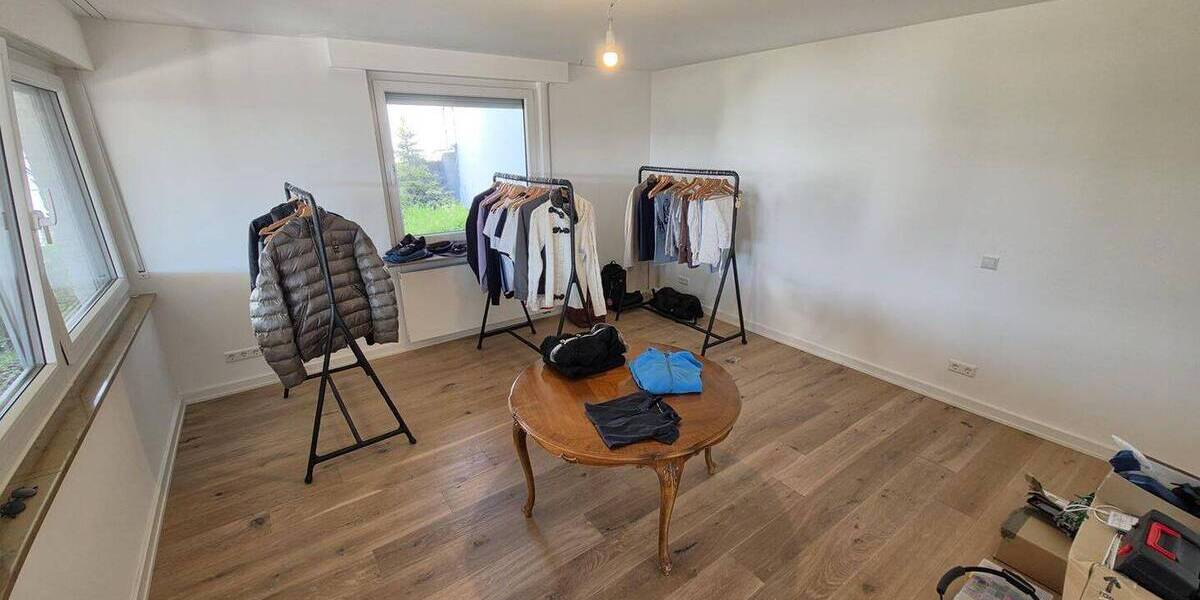 Bungalow Pforzheim Nordstadt - 6 Zimmer, 171 m&sup2;, 2.200&euro; | Angebot:26277512