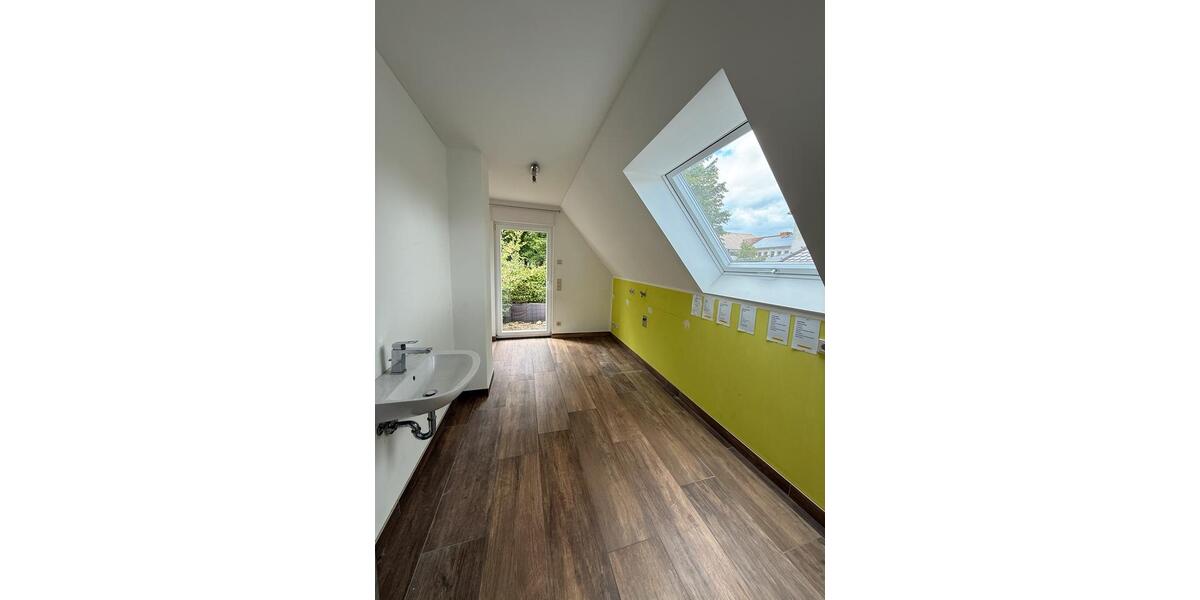 Maisonettenwohnung Hüllhorst - 8 Zimmer, 244 m&sup2;, 2.140&euro; | Angebot:26517468