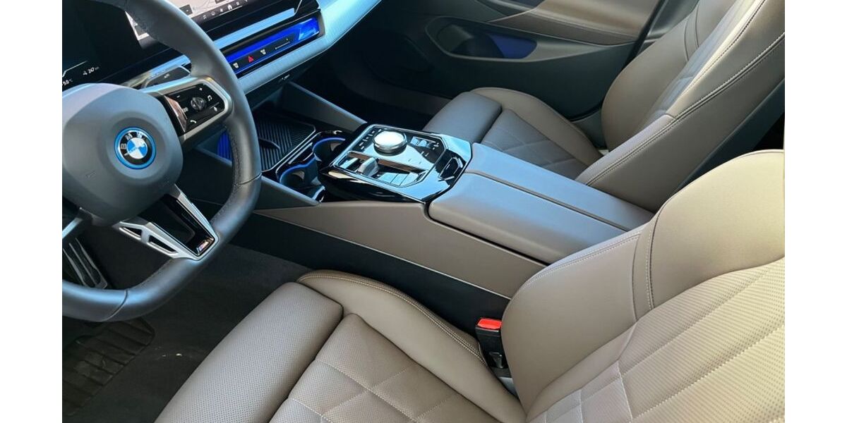 BMW i5 12.634 km 58.900 &euro; München 81245