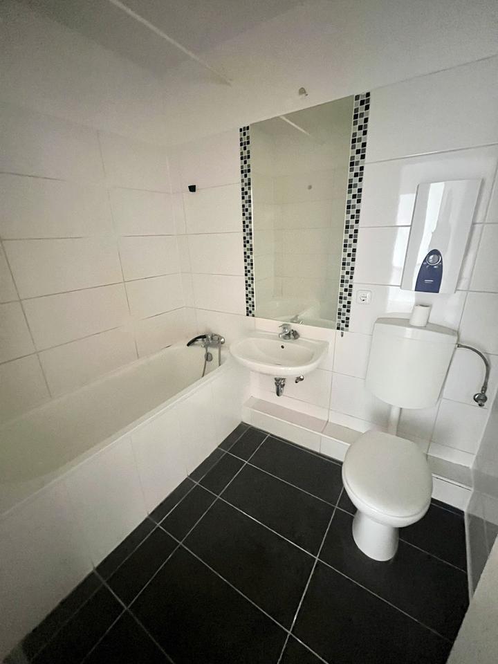 2 Zimmerwohnung mit Balkon zu sofort frei! zimmer