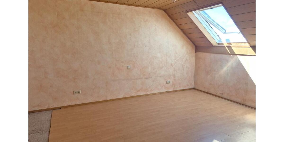 Dachgeschoßwohnung Haßloch - 3 Zimmer, 92 m&sup2;, 189.000&euro; | Angebot:26821864