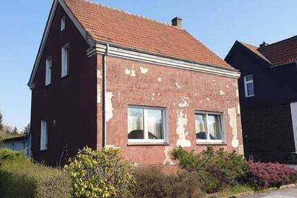 *** Freistehendes altes Haus auf großem Grundstück, mit Garage *** 6 zimmer