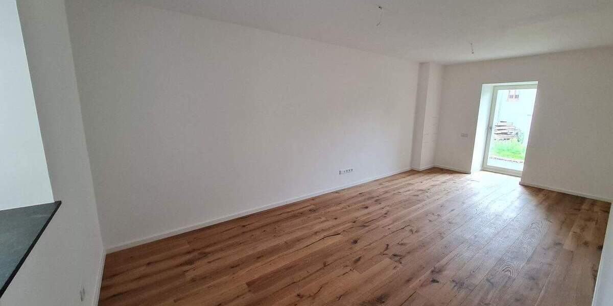 Modernes Wohnen in einem Reihenendhaus mit Außenbereich und Stellplätzen 5 zimmer