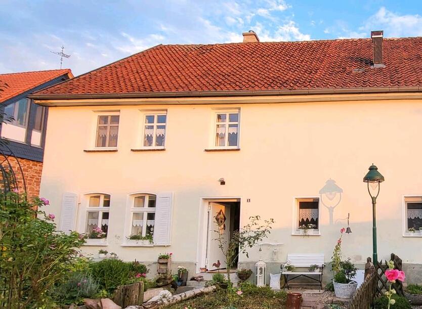 Handwerker aufgepasst! Sanierungsbedürftiges Haus