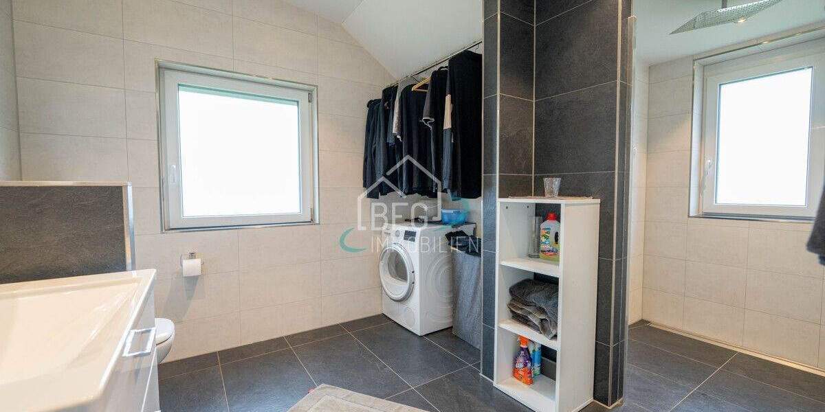 Modernisiertes Zweifamilienhaus mit großem Garten und flexibler Nutzung 6 zimmer