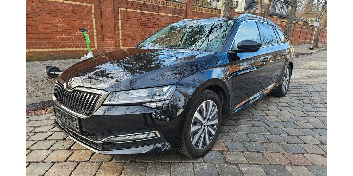 Skoda Superb 174.343 km 17.400 &euro; Berlin 12099