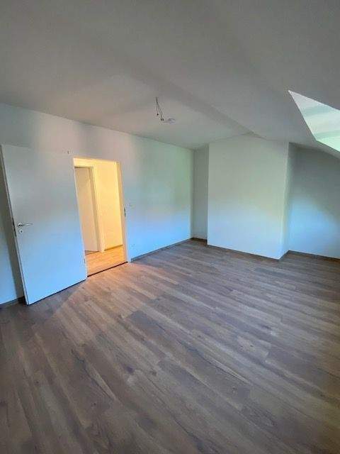 N-Glockenhof ! Neuwertige 5-ZW, 127 m², EBK, Laminat im 3.OG ohne Aufzug 5 zimmer