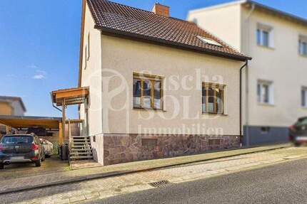 Gepflegtes Einfamilienhaus mit 4 Zimmern, 2 Bädern, Terrasse, Carport - Nähe Stadtpark St. Ingbert 4 zimmer