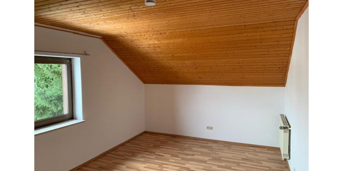 Dachgeschoßwohnung Wenzenbach - 3 Zimmer, 75 m&sup2;, 600&euro; | Angebot:24742064