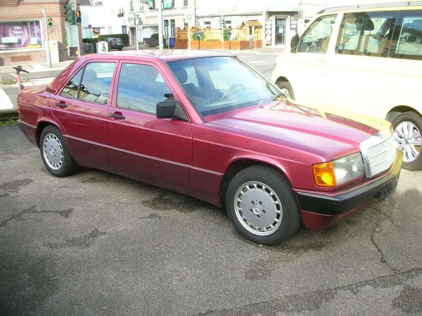Mercedes-Benz 190 197.000 km 6.990 € Bonn 53115