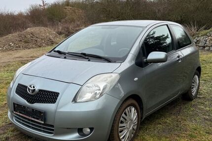 Toyota Yaris 105.353 km 2.350 &euro; Woggersin 17039