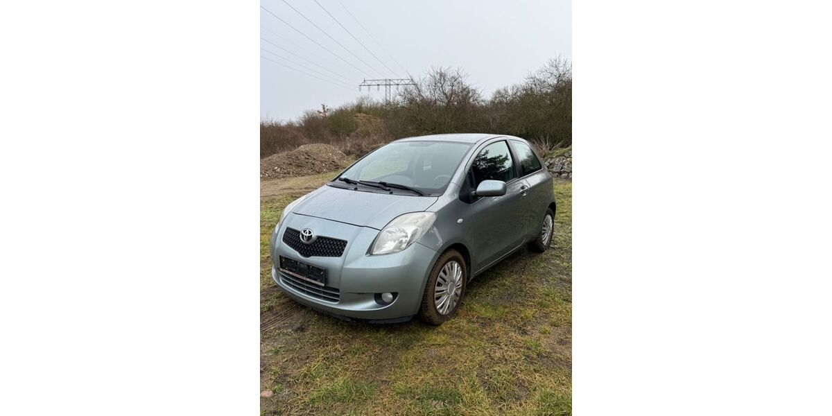 Toyota Yaris 105.353 km 2.350 &euro; Woggersin 17039