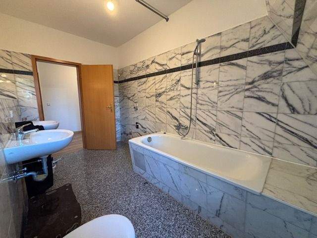 * Dölitz * 2 Zimmer * KücheBad mit Fenster * Wanne * EBK