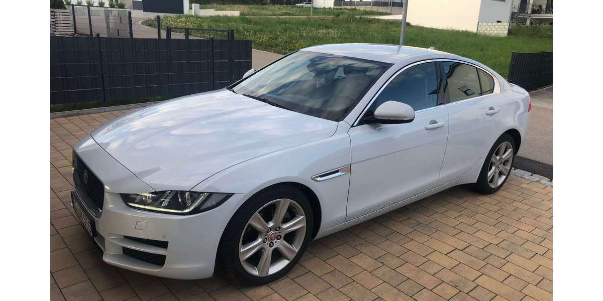 Jaguar XE 132.000 km 12.300 &euro; Hepberg 85120