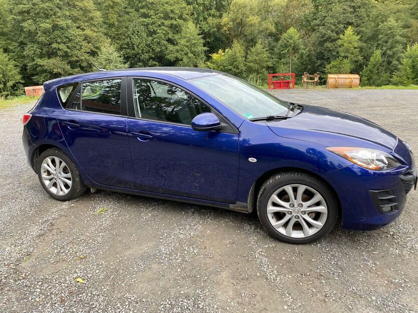 Mazda 3 178.000 km 2.800 € Floss 92685