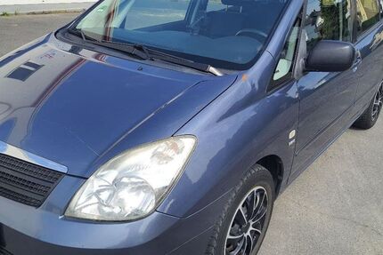 Toyota Corolla Verso 244.615 km 2.700 € Asbach 53567