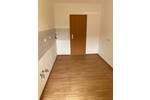 Geräumige 3-Raum-Wohnung im Altbau mit Wanne und Balkon sucht neue Bewohner.