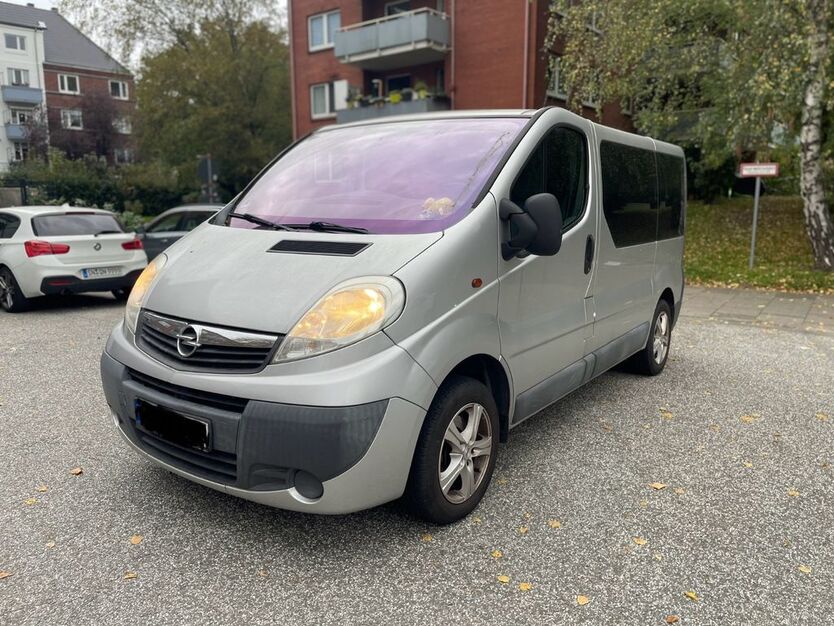 Opel Vivaro 168.996 km 8.490 € Hamburg 22111