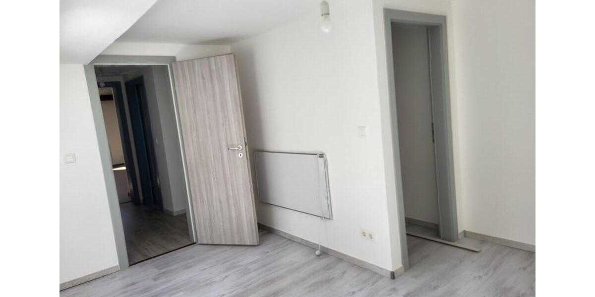 Schöne Wohnung im DG eines MFH zu verkaufen 2 zimmer