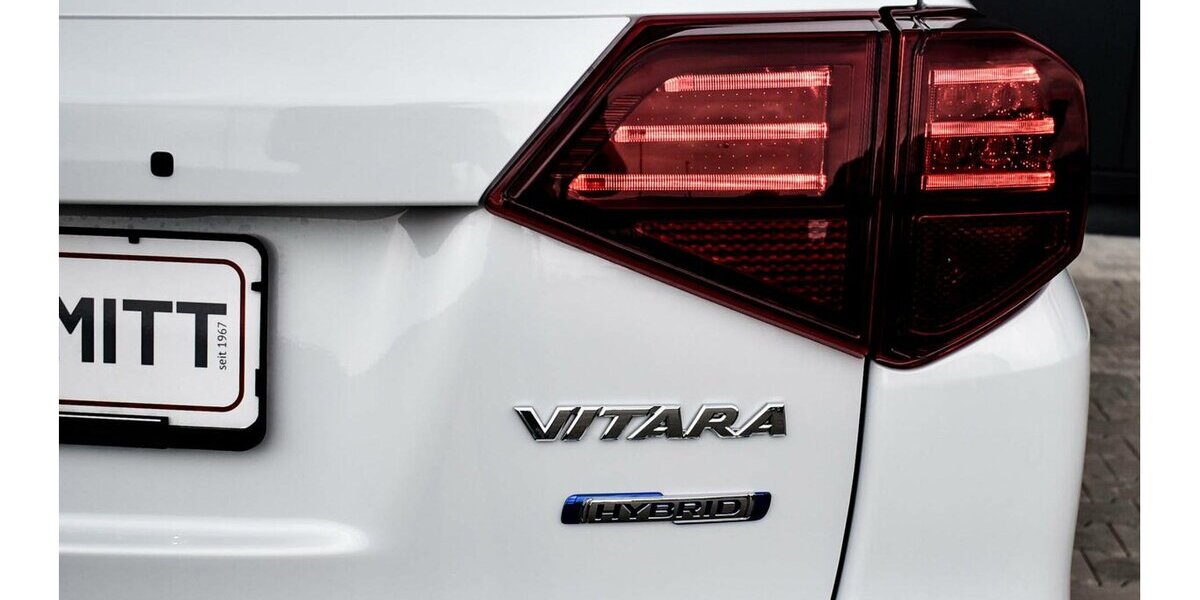 Suzuki Vitara Comfort+ 1.5l AGS ALLGRIP HEV 30.750 km 21.990 &euro; Höchberg-Würzburg 97204