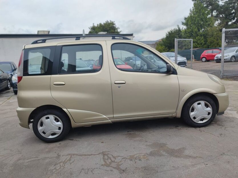 Toyota Yaris 281.000 km 1.990 € Frankfurt am Main 65933