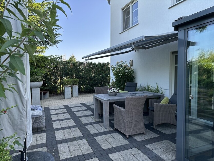 Großzügiges Wohnen und Arbeiten vereint Einfamilienwohnhaus mit Gewerbeeinheit! 10 zimmer