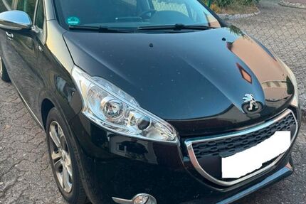 Peugeot 208 110.000 km 3.600 &euro; Neustadt 91413