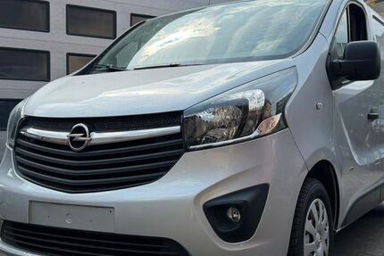 Opel Vivaro 152.000 km 9.799 &euro; weinheim 69469
