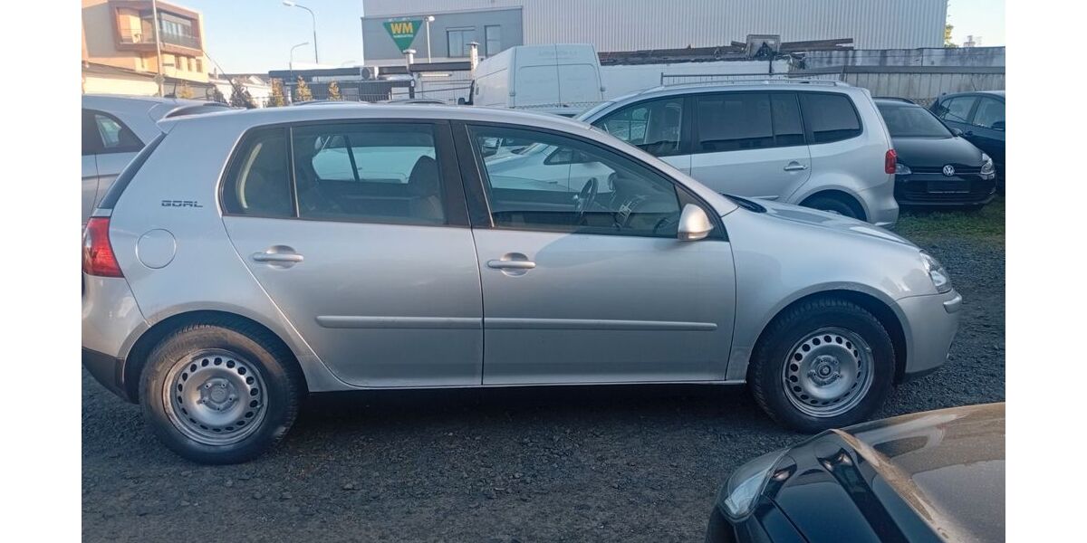 VW Golf 280.000 km 1.250 &euro; Hanau 63452