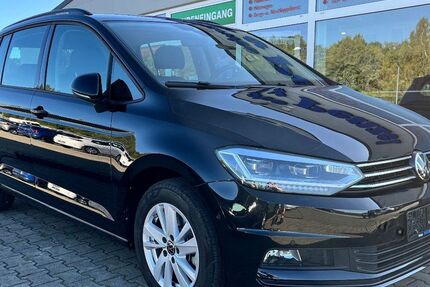 VW Touran 27.100 km 30.690 € Trieb 08239