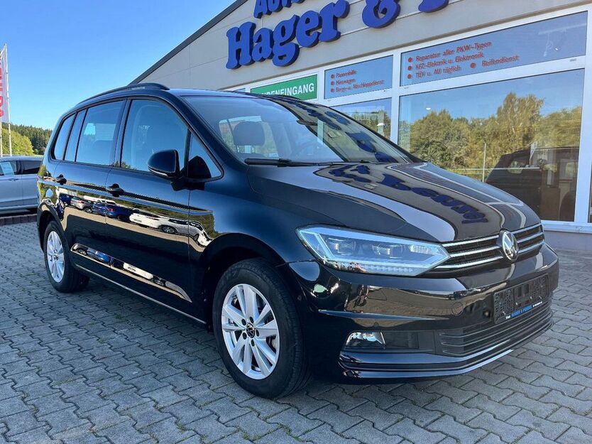 VW Touran 27.100 km 30.690 € Trieb 08239