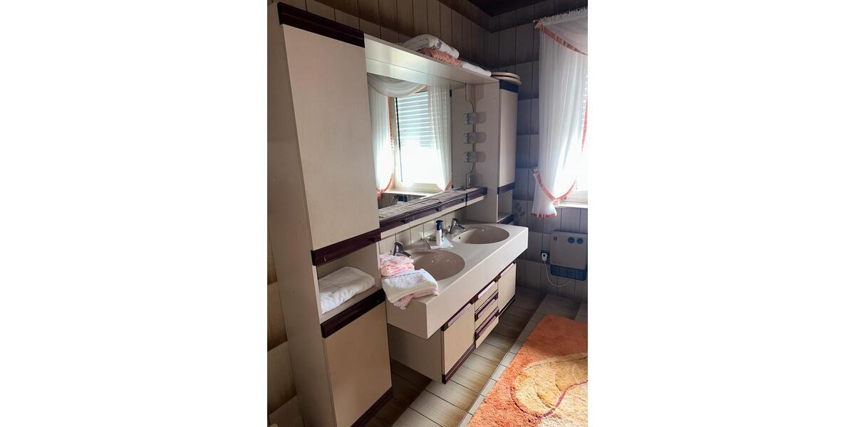 Einfamilienhaus Burkardroth - 6 Zimmer, 180 m&sup2;, 1.200&euro; | Angebot:26628083