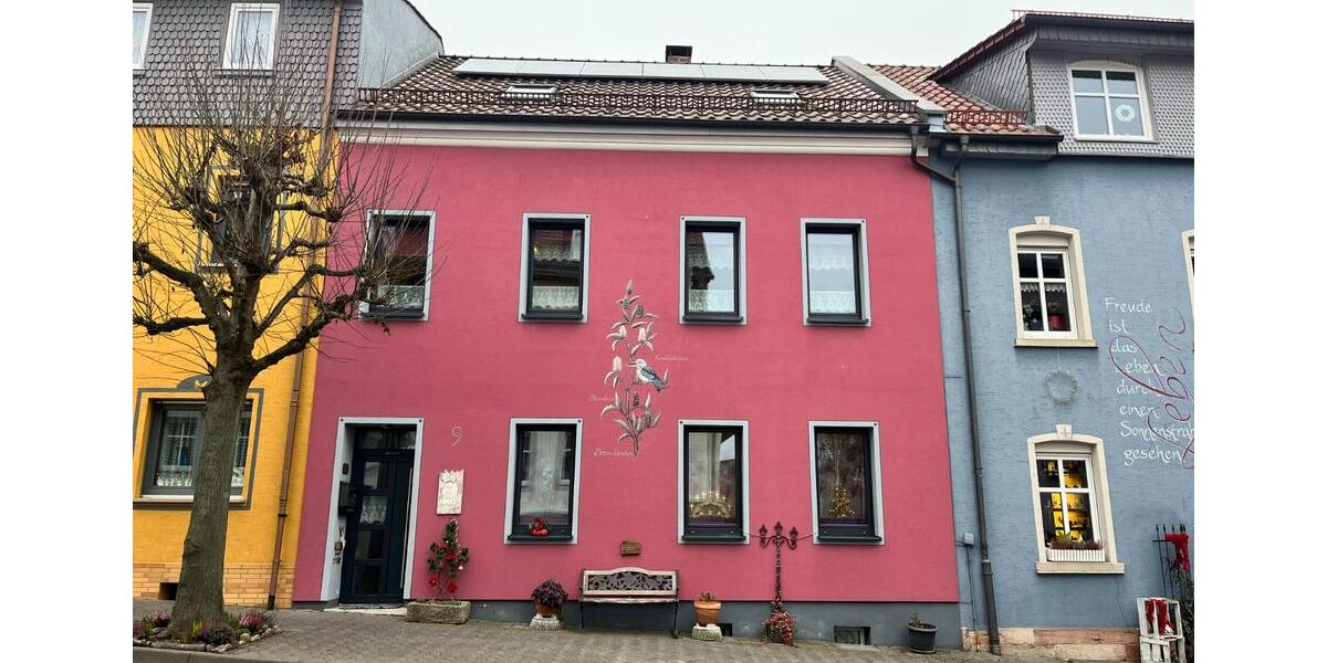 Charmantes, großzügiges Reihenmittelhaus mit Nebengebäude, Büro & 5 zimmer