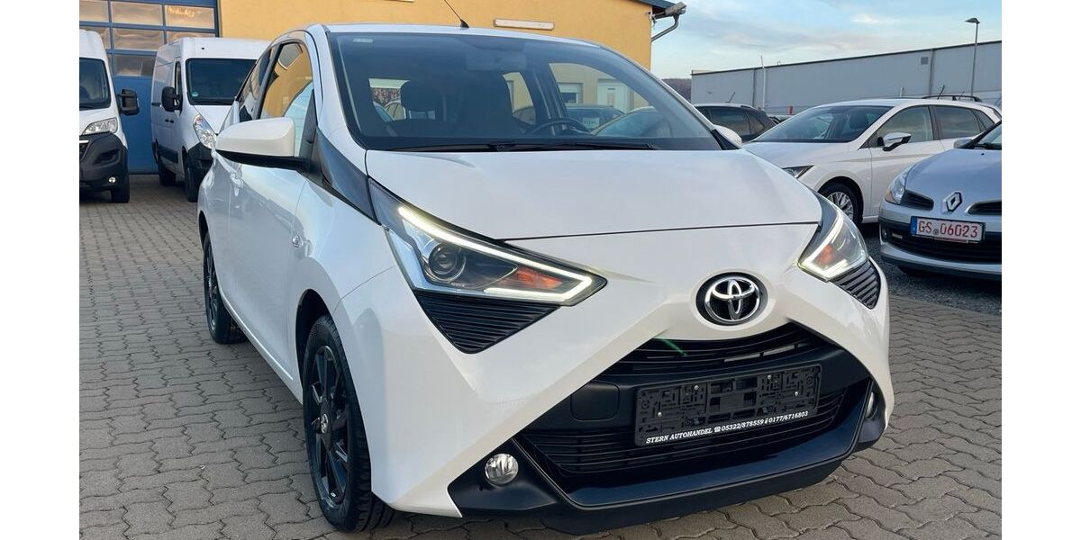 Toyota Aygo (X) 83.516 km 8.999 &euro; Bad Harzburg 38667