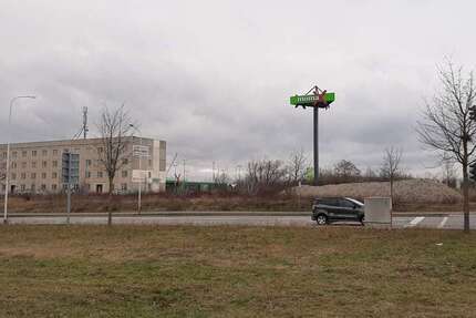 + Baugrundstück in Halle + nahe gelegen an der A143 + zimmer