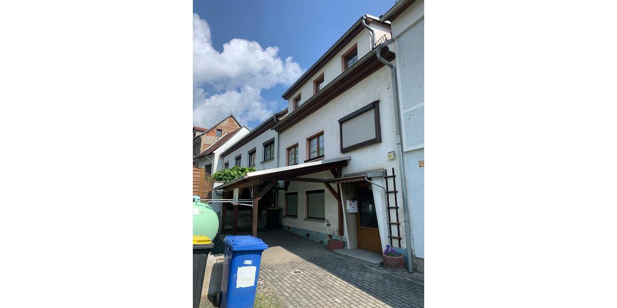 Reihenhaus Werdau - 9 Zimmer, 180 m&sup2;, 83.000&euro; | Angebot:25900449