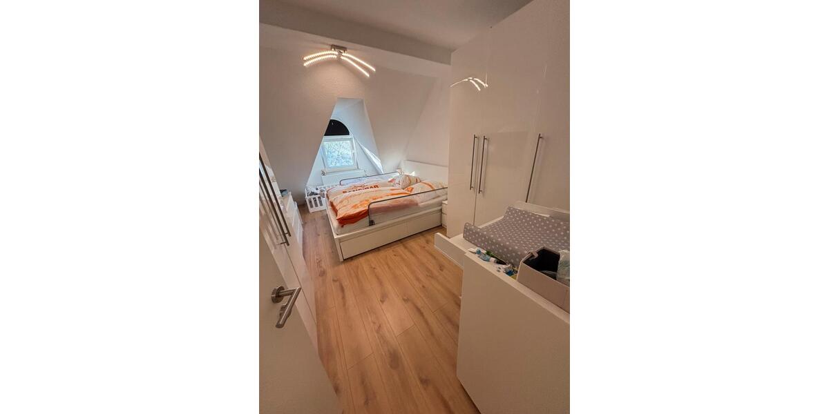 Dachgeschoßwohnung Essen Stadtbezirk VII - 3.5 Zimmer, 94 m&sup2;, 219.000&euro; | Angebot:26822553