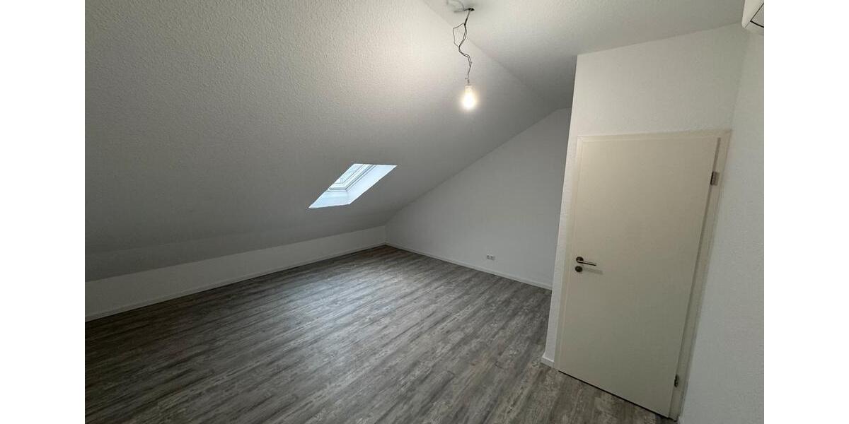 Dachgeschoßwohnung Gernsheim - 4 Zimmer, 86 m&sup2;, 1.250&euro; | Angebot:24565690