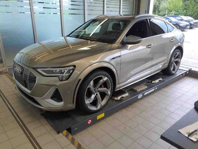 Audi e-tron 82.000 km 44.650 € Bad Langensalza 99947