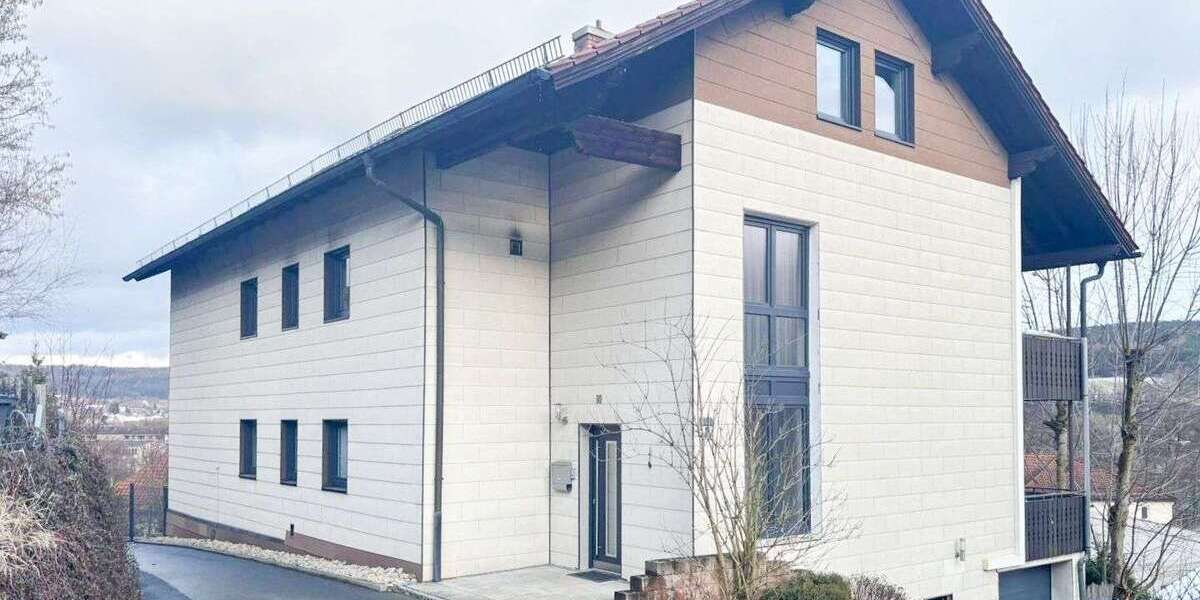 Einfamilienhaus Kronach - 7 Zimmer, 288 m&sup2;, 349.000&euro; | Angebot:25245360