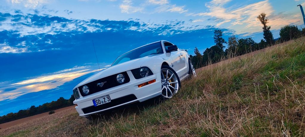 Ford Mustang 85.000 km 24.900 € Soest 59494