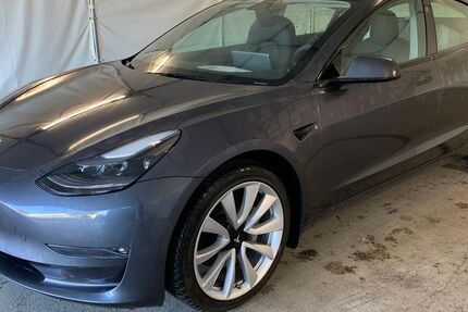Tesla Model 3 47.971 km 30.450 &euro; Steinbach-Hallenberg OT Herges-Hallenberg 98587
