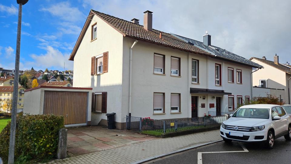 Doppelhaushälfte Sankt Georgen im Schwarzwald - 7 Zimmer, 122 m&sup2;, 250.000&euro; | Angebot:24564330