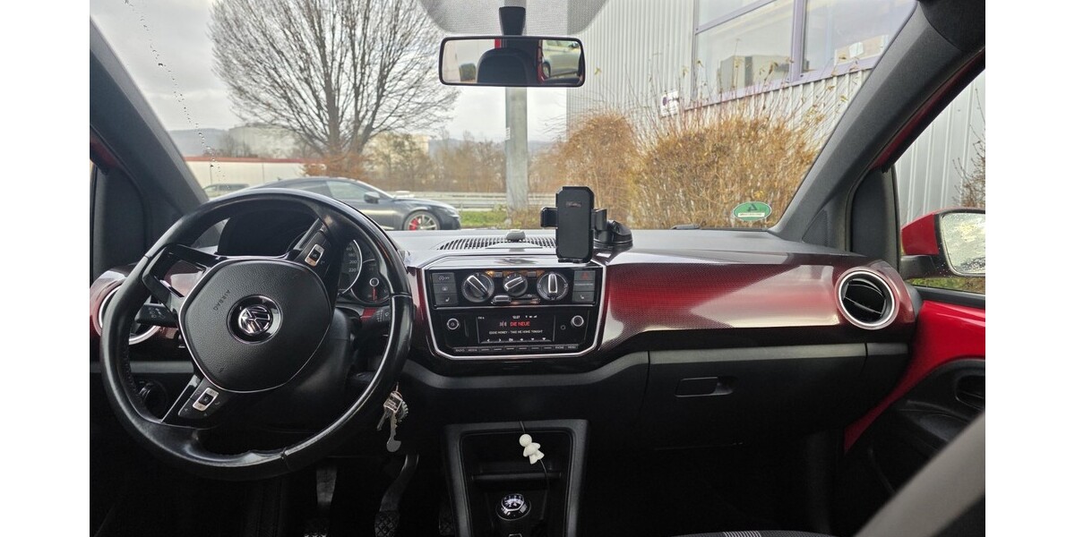 VW UP 176.500 km 6.300 &euro; Denkendorf 73770